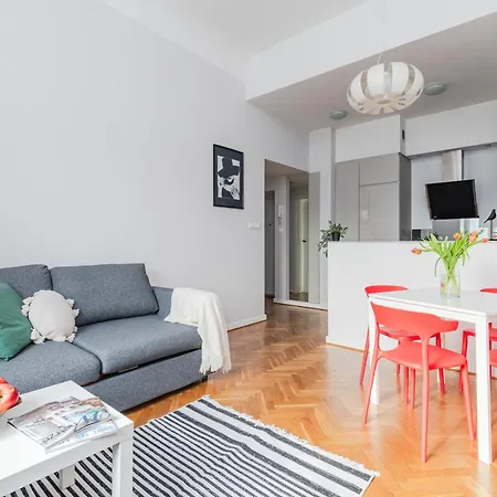 Smolna, Centrum * Varsóvia