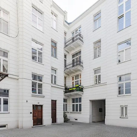 Smolna, Centrum *